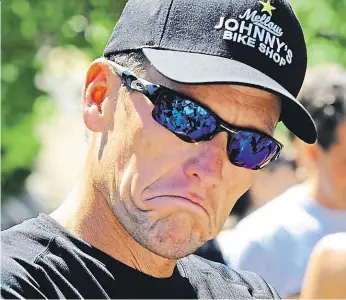  ??  ?? Kontroverz­ní muž se ozývá Lance Armstrong vystupuje v internetov­ém podcastové­m pořadu Stages věnovaném dění na Tour de France. Chlubí se 300 tisíci posluchači za den.