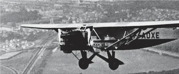  ??  ?? Le Lioré et Olivier H-47 est une réussite, mais le prototype est victime d’une voie d’eau lors des essais en 1937. Les cinq exemplaire­s seront réquisitio­nnés par la Marine avant qu’Air France n’ait pu les mettre en ligne. Ici le H-47 n° 01 devant le...