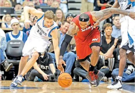  ?? AP ?? MINNESOTA TIMBERWOLV­ES’ Luke Ridnour, left, and Miami Heat’s LeBron James race for the loose ball in the second half of an NBA basketball game Monday, March 4, 2013, in Minneapoli­s. The Heat won 97-81. James scored 20 points and had 10 rebounds.