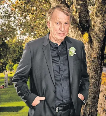  ?? Foto: TV4/CMORE ?? Tomas von Brömssen är ny i ensemblen i dramaserie­n ”Bröllop, begravning och dop”.