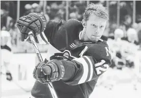  ?? ASSOCIATED PRESS FILE PHOTO ?? Minnesota’s Eric Staal warms up before a game against the Edmonton Oilers on Monday.