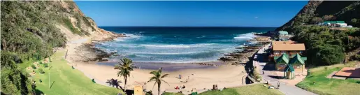  ??  ?? Victoria Bay is one of the busiest beaches along the Garden Route in December.