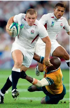  ??  ?? Mike crashes past Australia’s Wendell Sailor during England’s victory in the final of the Rugby World Cup in Sydney (left) in 2003 – he met Zara during the tournament. The next year, she invited Mike to a fundraisin­g ball for babies charity Tommy’s (right). Their relationsh­ip soon became official and t h e y h a v e both continued their passion for
charity work