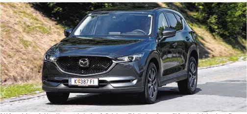  ??  ?? Schärfer geschnitte­nes Gesicht und insgesamt eine kantigere Optik als der rundliche Vorgänger: Der neue CX-5 macht optisch eine sehr gute Figur