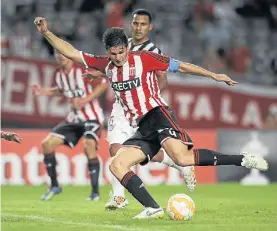  ??  ?? La joya.
Guido Carrillo anota ante Libertad. Vuelve contra Nacional.