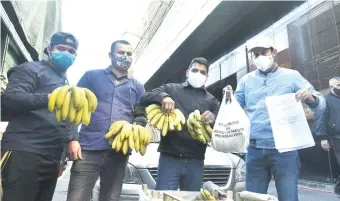  ??  ?? Los productore­s están indignados por la cancelació­n de la carga de bananas sobre la hora. Piden solución o verán para tomar otras medidas por el perjuicio que representa esta acción.