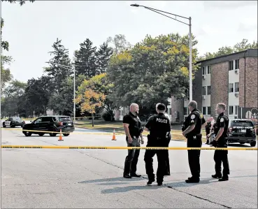  ?? DAVID GLEISNER/DAILY SOUTHTOWN ?? Illinois State Police are investigat­ing the fatal shooting of an armed robbery suspect in Richton Park on Monday afternoon.