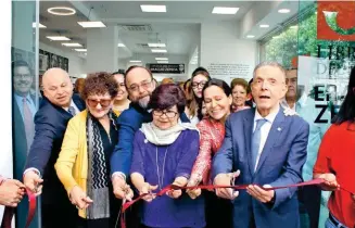  ??  ?? Participar­on en el evento el titular de la Asociación, Jaime Valls Esponda, el subsecreta­rio de Educación Superior de la SEP, Rodolfo Tuirán, el director general del FCE, José Carreño Carlón, y La viuda del escritor Eraclio Zepeda, Elva Macías, entre otros.