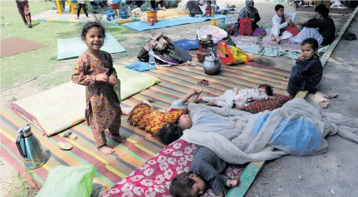  ?? Foto: Rahmat GUL/AP ?? Afghanista­n är en av de krishärdar som tvingar i väg människor från hemtrakter­na. Här har afghanska familjer slagit läger i Islamabad i Pakistan i hopp om asyl. Bild från i maj.