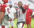  ?? MICHAEL CHOW/AZCENTRAL SPORTS ?? Cardinals cornerback Patrick Peterson (21) says “nobody outdoes me” when it comes to giving gifts to teammates.