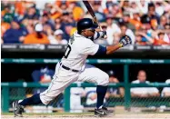  ?? PAUL SANCYA/ THE ASSOCIATED PRESS ?? The Tigers’ Rajai Davis hits a one-run single against the White Sox in the eighth inning in Detroit on Wednesday.