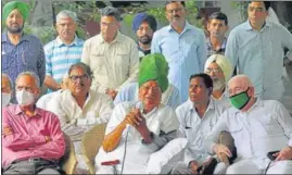  ?? KESHAV SINGH/HT ?? Former Haryana chief minister Om Prakash Chautala addressing mediaperso­ns in Chandigarh on Tuesday.