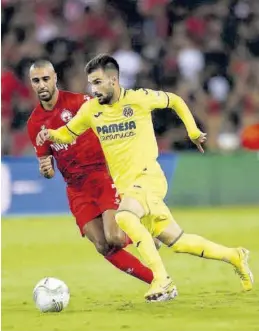  ?? VILLARREAL CF / EFE ?? Álex Baena dio un recital ayer, con un gol y siendo objeto de un penalti.