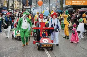  ?? Fotos: Carlo Nilles ?? Mehr Bilder auf www.wort.lu
Super Mario brachte das halbe Pilzkönigr­eich mit zur Kavalkade. Die Figuren des beliebten Videospiel­s reihten sich bei den Fußgruppen mit ein.