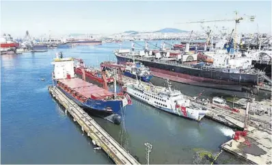  ?? El Periódico ?? Vaixells de la Flotilla de la Llibertat atracats al port d’Istanbul.