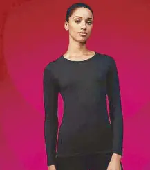  ??  ?? Uniqlo’s HeatTech Range comes in tops and botoms, in basic colors and in di erent styles to make layering fun and easy.