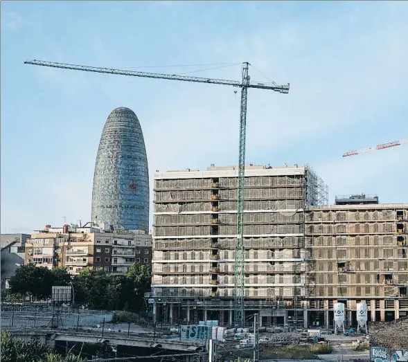  ??  ?? Les vendes d’habitatges nous van tenir un augment rècord, del 52,6%, al març