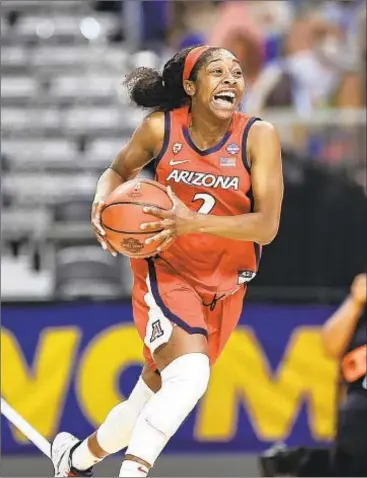  ?? GETTY ?? Arizona’s Aari McDonald celebrates after defeating UConn on Friday night as Wildcats make title game.