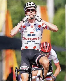  ?? FOTO: RTR ?? Die Pose des Siegers: Warren Barguil aus dem deutschen Sunweb-Team.