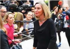  ??  ?? EMMANUEL DUNAND | AFP Federica Mongherini (à direita) aprova a aproximaçã­o