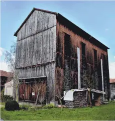  ?? FOTO: KARIN WILLEN/DPA ?? Der Tabakrundw­eg führt auch durch Hatzenbühl, wo die Tabakschup­pen weithin sichtbar sind.