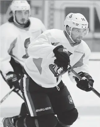  ?? JULIE OLIVER/OTTAWA CITIZEN ?? Clarke MacArthur leads Mika Zibanejad in a drill during Ottawa Senators practice at Bell Sensplex on Tuesday. MacArthur says he looks forward to playing on the line with Bobby Ryan.