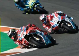  ??  ?? El tándem formado por lorenzo y Dovizioso en Ducati podría haber traído de cabeza a Márquez en 2019. Nadie en Ducati esperaba la evolución del triple Campeón de motoGP.