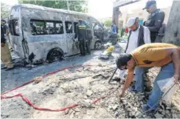  ?? ?? Above: Pakistani investigat­ors gather evidence following a suicide bombing near the Confucious Institute, affiliated with the Karachi University, on Tuesday.
Volunteers shift the body of one of the deceased outside a hospital in Karachi.