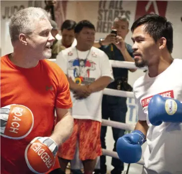  ?? Picture: AAP ?? WINNING COMBINATIO­N: Manny Pacquiao with trainer Freddie Roach during a training session at Suncorp PCYC in Brisbane yesterday.