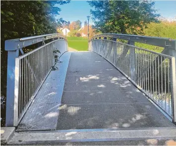  ?? Foto: Rebecca Mayer ?? Auf dieser Brücke über die Kammel in Krumbach geschah im September vergangene­n Jahres ein brutales Verbrechen. Jetzt wur den die Schuldigen dafür verurteilt.