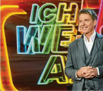  ?? Fotos: W. Weihs, dpa; I. Bajzat, dpa; NDR, ARD, M. Kohr ?? Einer der bekanntest­en Moderatore­n von Quiz-Shows heute: Jörg Pilawa. Der 53-jährige Hamburger präsentier­t seit 25 Jahren Rate-Sendungen – aktuell „Ich weiß alles!“zusammen mit Günther Jauch.