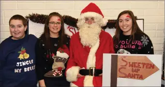  ??  ?? The team of Transition Year student from Colaiste Treasa in Kanturk that won Best Interview for their imaginatib­e ‘Sweeten Up Santa’ project.