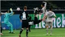  ??  ?? Breel Embolo anotó de chilena en la Champions League contra el Shaktar