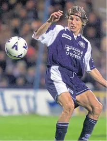  ??  ?? Claudio Caniggia in action for the Dark Blues.