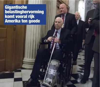  ?? FOTO AP ?? De stem van de doodzieke senator John McCain is essentieel om het Republikei­nse belastingv­oorstel goedgekeur­d te krijgen. McCain heeft een agressieve hersentumo­r.