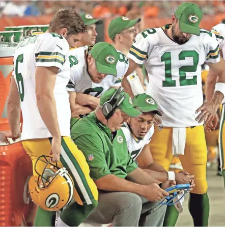  ?? JIM MATTHEWS / USA TODAY NETWORK-WISCONSIN ?? Taysom Hill (rear) and Joe Callahan (left) were left off the 53-man roster as the Packers stuck with Aaron Rodgers (12) and Brett Hundley (seated).