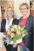  ?? FOTO: HERLINDE GROSS ?? Kreisvorsi­tzende Esther Messner (links) ernennt Renate Benne zum Ehrenmitgl­ied.