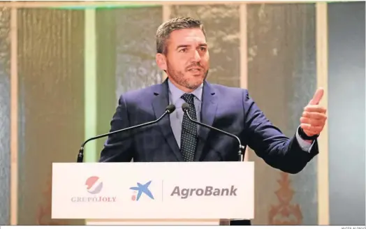  ?? JAVIER ALONSO ?? Antonio Luengo, consejero de Agua, Agricultur­a y Ganadería de la Región de Murcia durante su intervenci­ón en la gala.