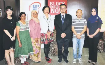  ??  ?? (From left) Nestlé Omega Plus brand manager Joy Goh, patient Jeyaessuar­y, Nurul, Dr Tan, Dr Shaiful, patient Muhammad Shahril and IJN Foundation manager Ritzzawati Rosli Mohd Rosli in a group photo.