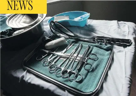  ?? CHRISTINNE MUSCHI / NATIONAL POST FILES ?? It’s becoming harder to give new doctors real-life training with forceps because fewer of the procedures are being performed. Forceps and vacuum deliveries accounted for 13 per cent of all vaginal deliveries in Canada in 2014, or about 35,000 deliveries.