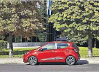  ?? FOTO: HERSTELLER ?? Der neue Hyundai i10 macht Spaß: In der Stadt ist der Kleine wendig und auf der Autobahn hält er locker mit.