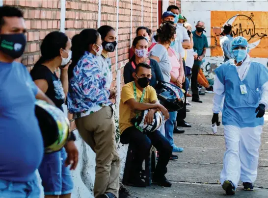  ?? SCHNEYDER MENDOZA AFP via Getty Images ?? Venezuelan immigrants line up for a COVID-19 test in Cúcuta, the Colombian city on the border with Venezuela, on Dec. 28.