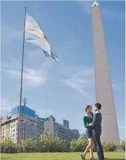  ??  ?? En 1936 se levantó el Obelisco para celebrar los 400 años de la fundación de Buenos Aires.
