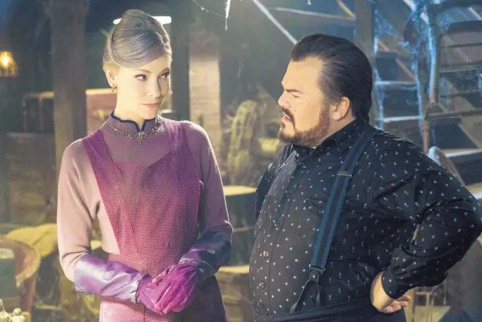  ?? COURTESY OF UNIVERSAL PICTURES ?? Cate Blanchett and Jack Black in a scene from the film “The House With a Clock in Its Walls.”