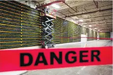  ?? LARS HAGBERG/AFP/GETTY IMAGES FILES ?? Constructi­on workers use a lift along a wall of Bitcoin mining at Bitfarms in Saint Hyacinthe, Que.