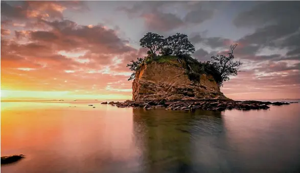  ?? KALEB ANDERSON/SUPPLIED ?? Gib-stopper cum photograph­er Kaleb Anderson’s favourite place to photograph on the North Shore is Waiake Beach’s ‘‘the Tor’’.