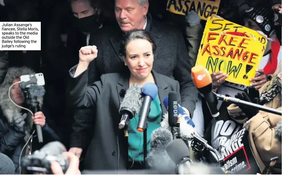  ??  ?? Julian Assange’s fiancee, Stella Moris, speaks to the media outside the Old Bailey following the judge’s ruling