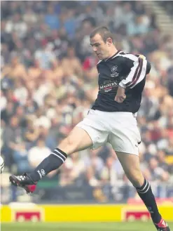  ??  ?? Dark Blue Boy Dave Mackay as a young Dundee player in the 2003 Scottish Cup final against Rangers