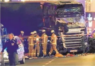  ?? REUTERS ?? Matanza en la Navidad de 2016 en Berlín
Un yihadista adoctrinad­o por Walaa llevó a cabo el ataque con un camión contra un mercado navideño en Berlín en 2016. Hubo doce muertos