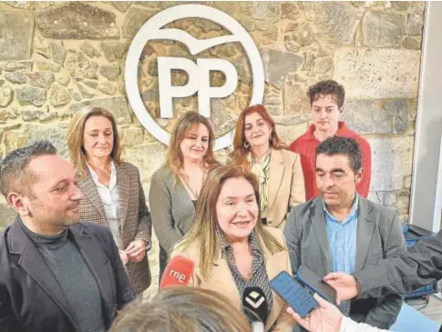  ?? // PP DE VIGO ?? Ana Ortiz, presidenta de la gestora del PP de Vigo, atiende a los medios el pasado jueves